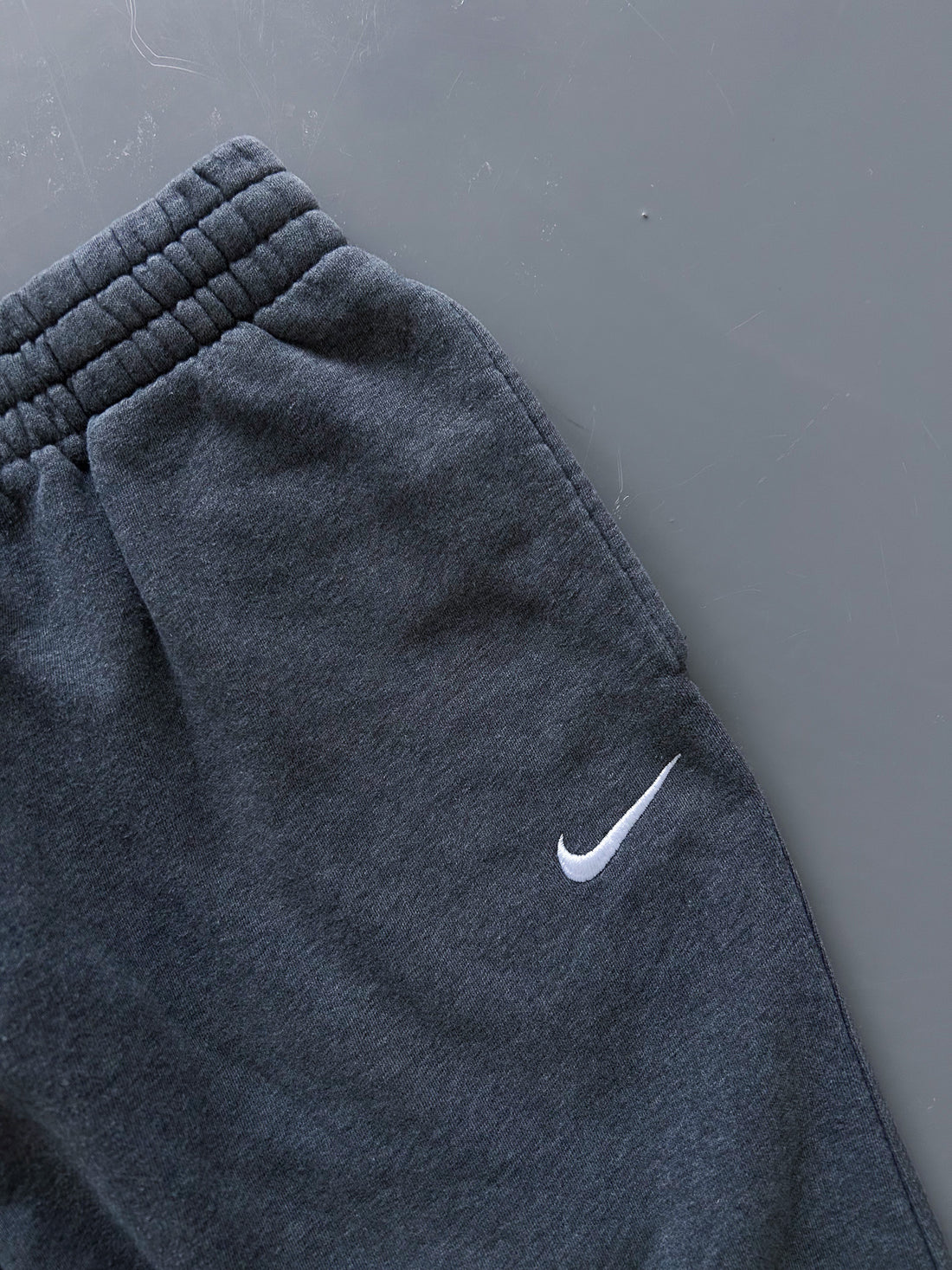 Pantalón Jogger Vintage Nike Gris Plomo – Oferta Limitada