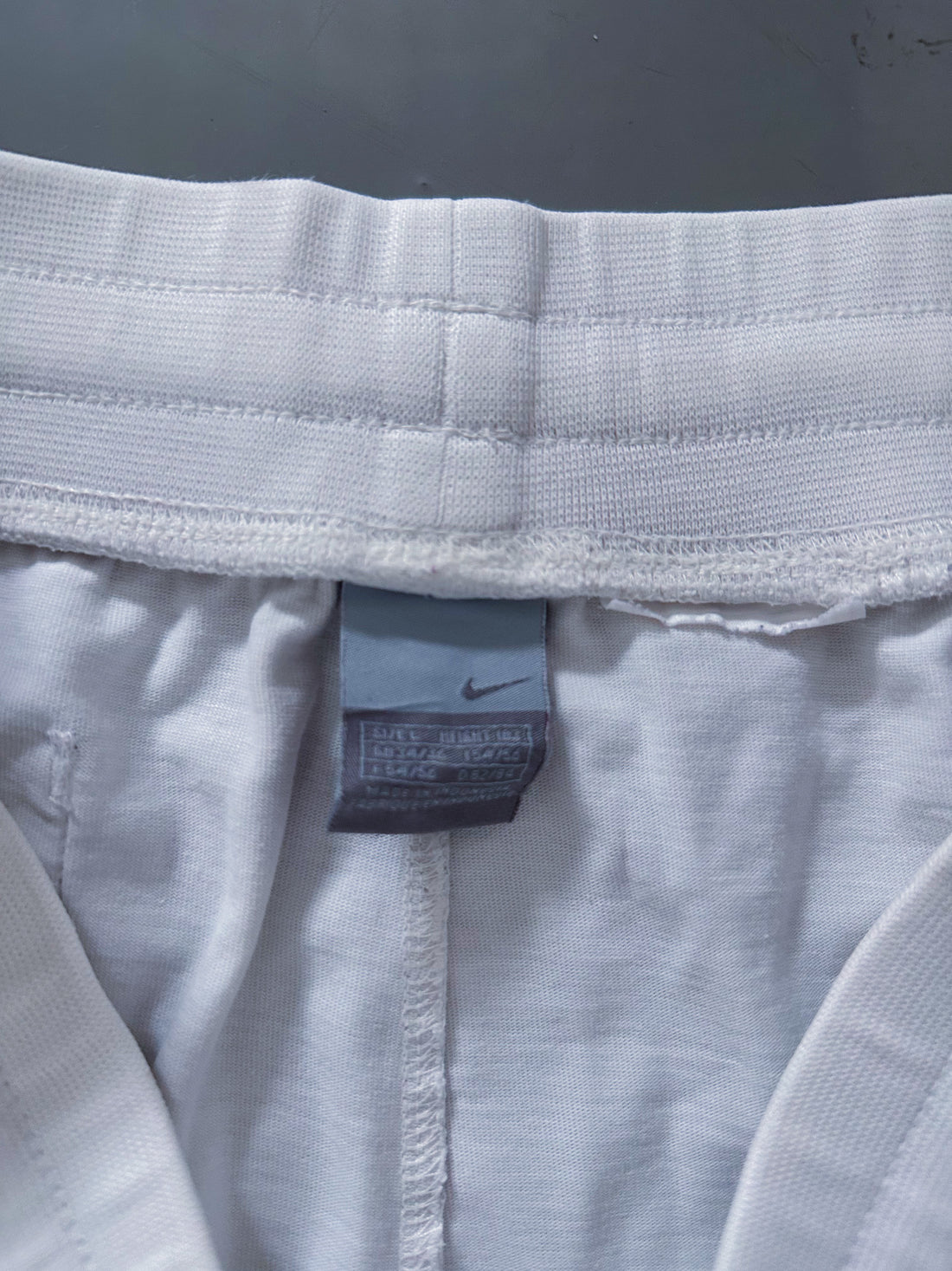 Pantalón Jogger Vintage Nike Blanco a Rayas – Oferta Limitada