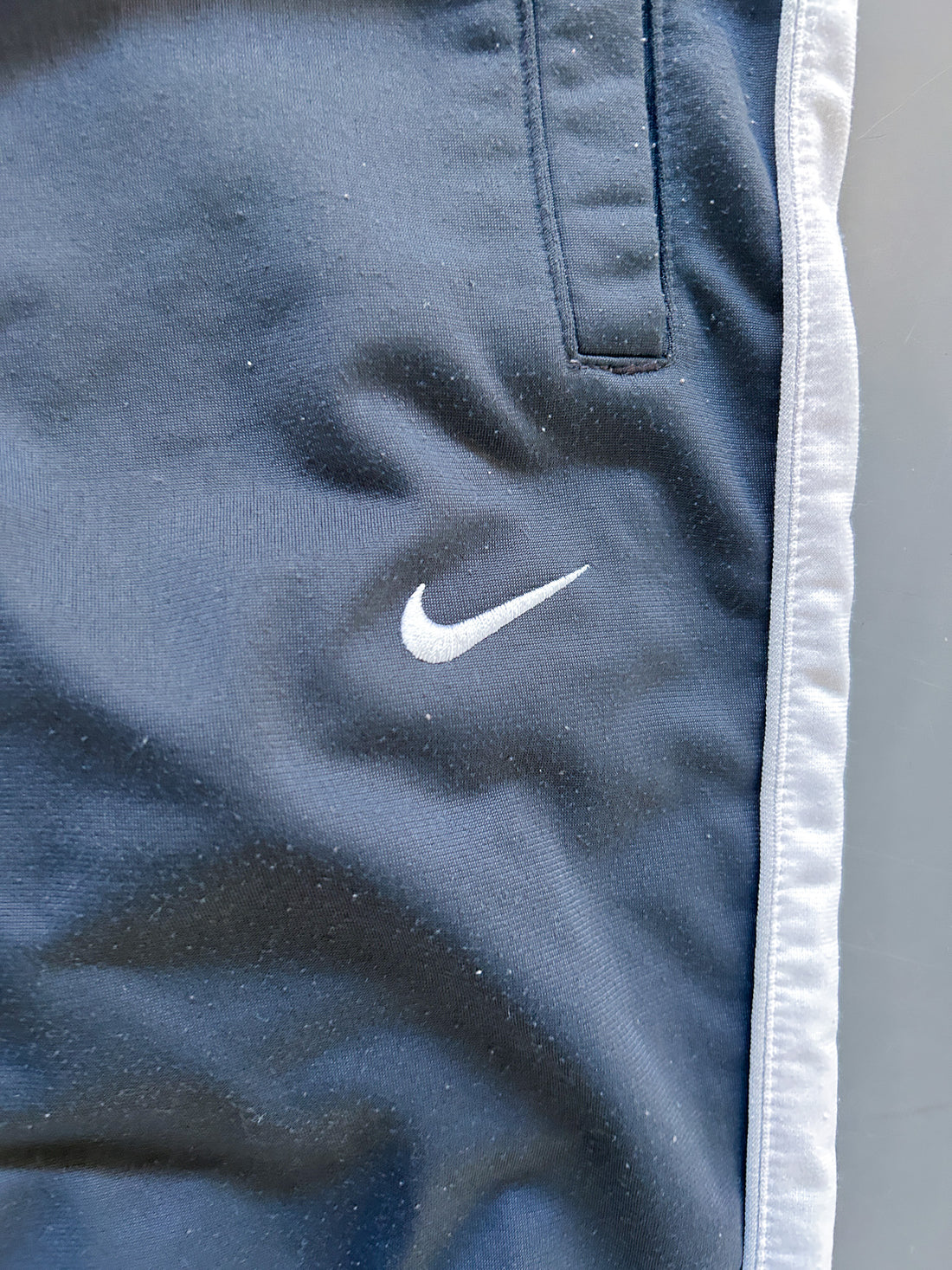 Pantalón Jogger Vintage Nike Negro a Rayas – Oferta Limitada