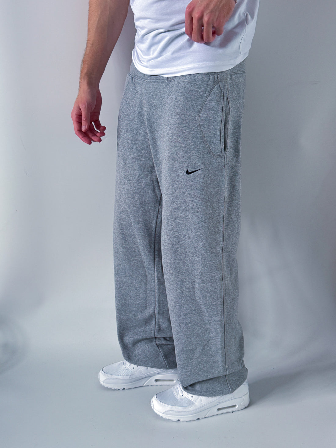 Pantalón Jogger Vintage Nike Gris (Logo Negro) – Oferta Limitada