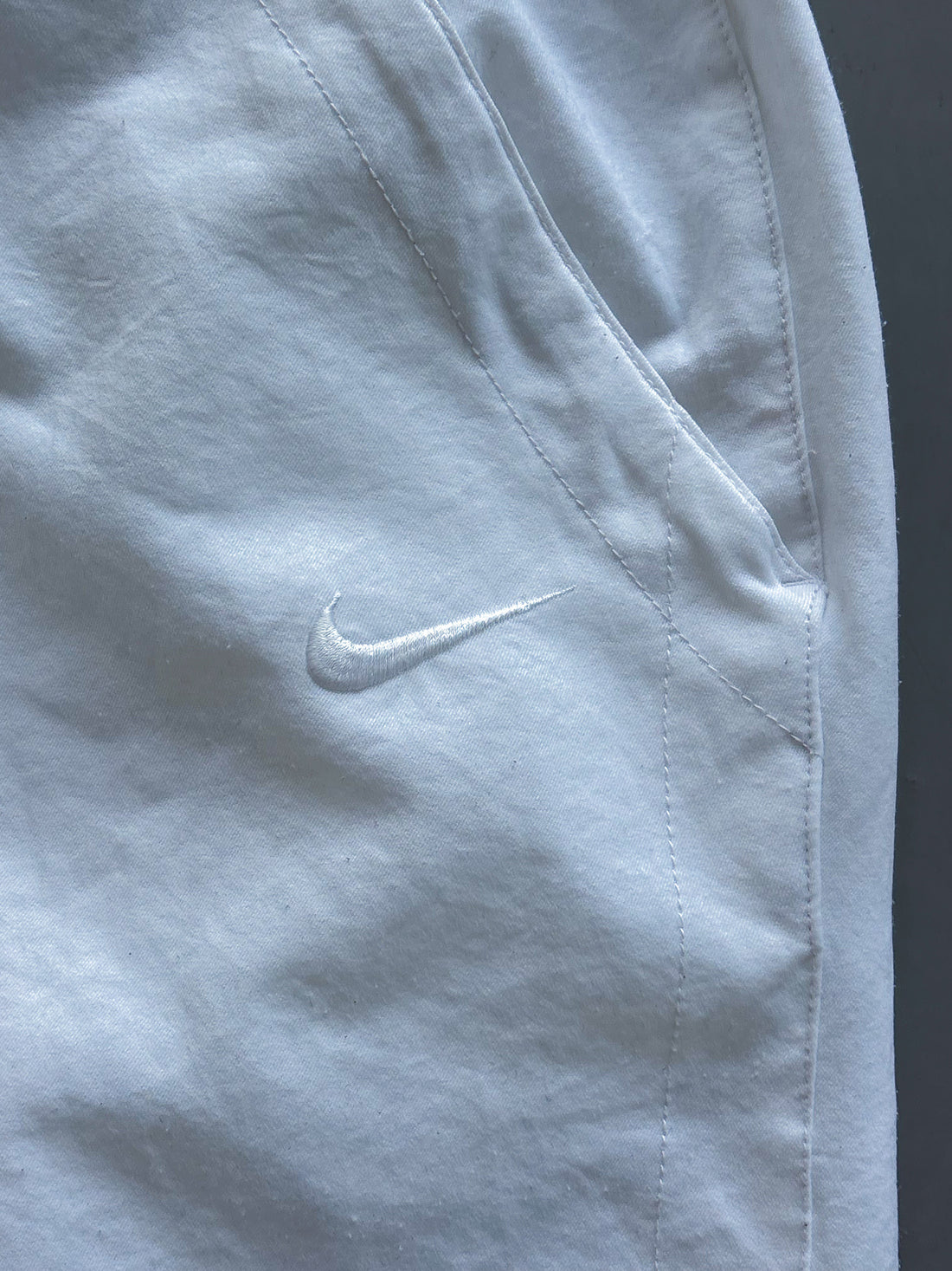 Pantalón Jogger Vintage Nike Blanco – Oferta Limitada