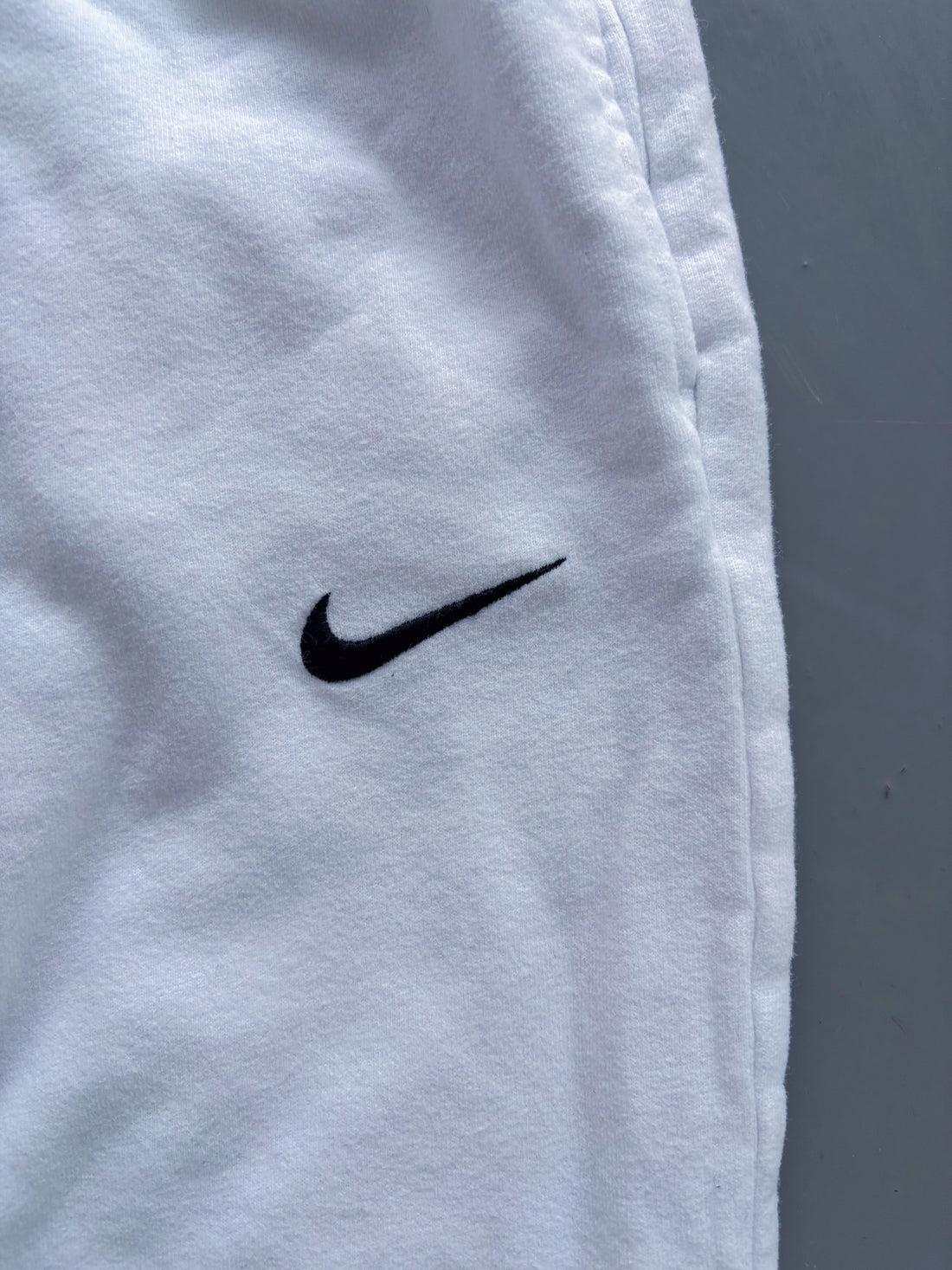 Pantalón Jogger Vintage Nike Blanco (Logo Negro) – Oferta Limitada