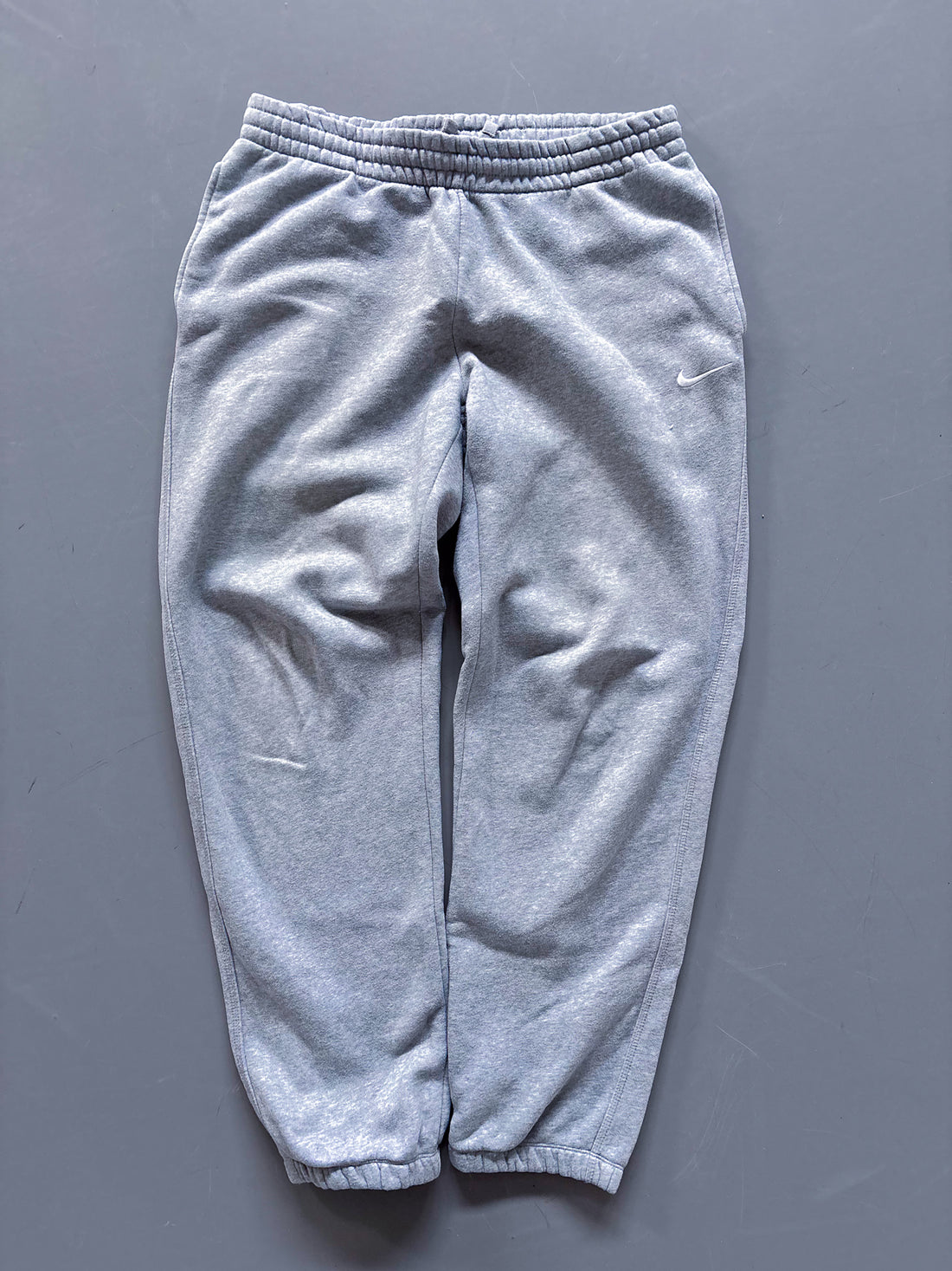 Pantalón Jogger Vintage Nike Gris – Oferta Limitada