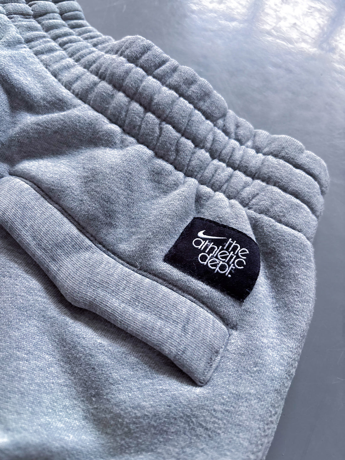 Pantalón Jogger Vintage Nike Gris – Oferta Limitada