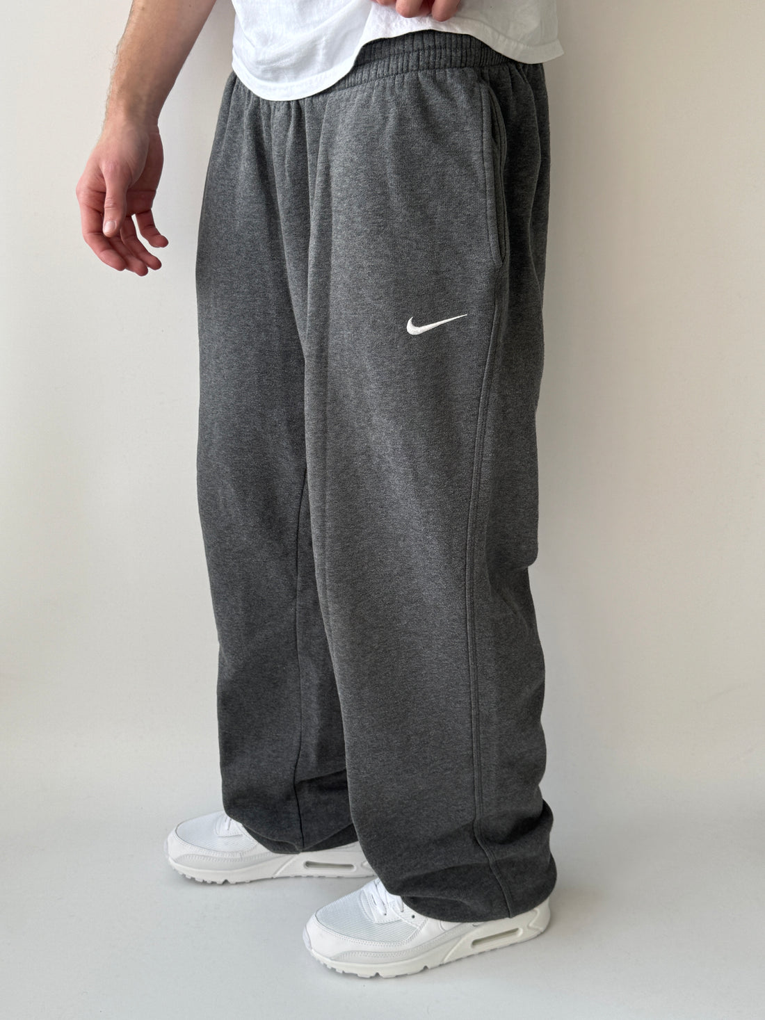 Pantalón Jogger Vintage Nike Gris Plomo – Oferta Limitada