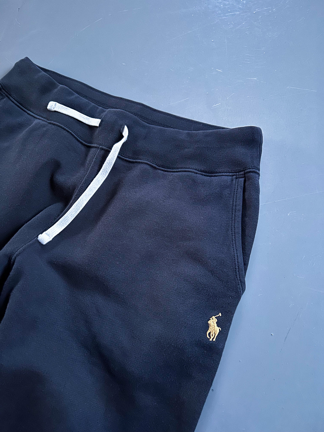 Pantalón Jogger Vintage Polo Ralph Lauren Negro (Logo Amarillo) – Oferta Limitada