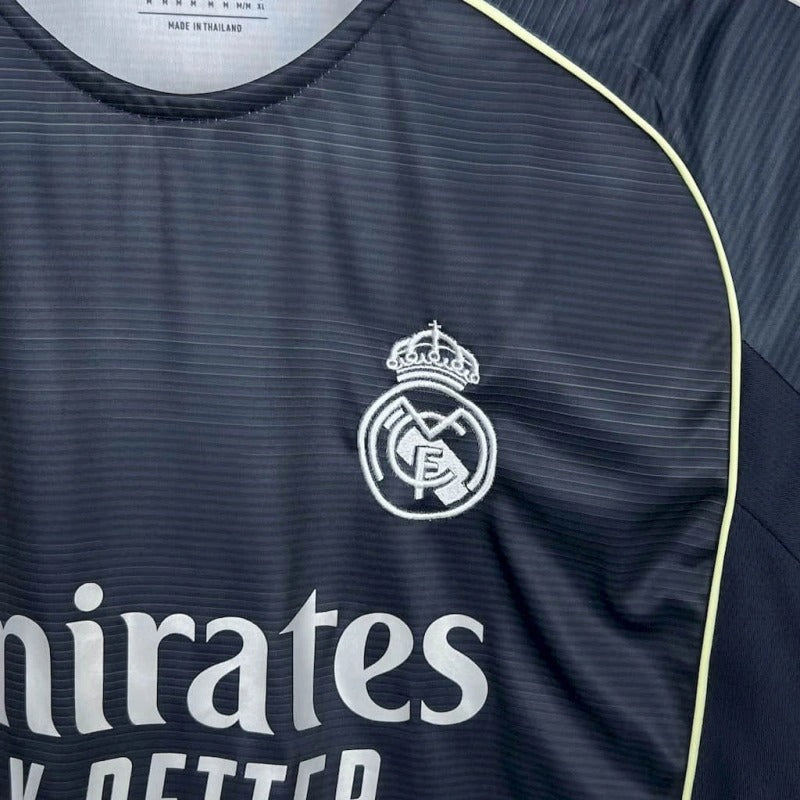 Camiseta Real Madrid Manga Larga Visita 2025/26 Versión Fan