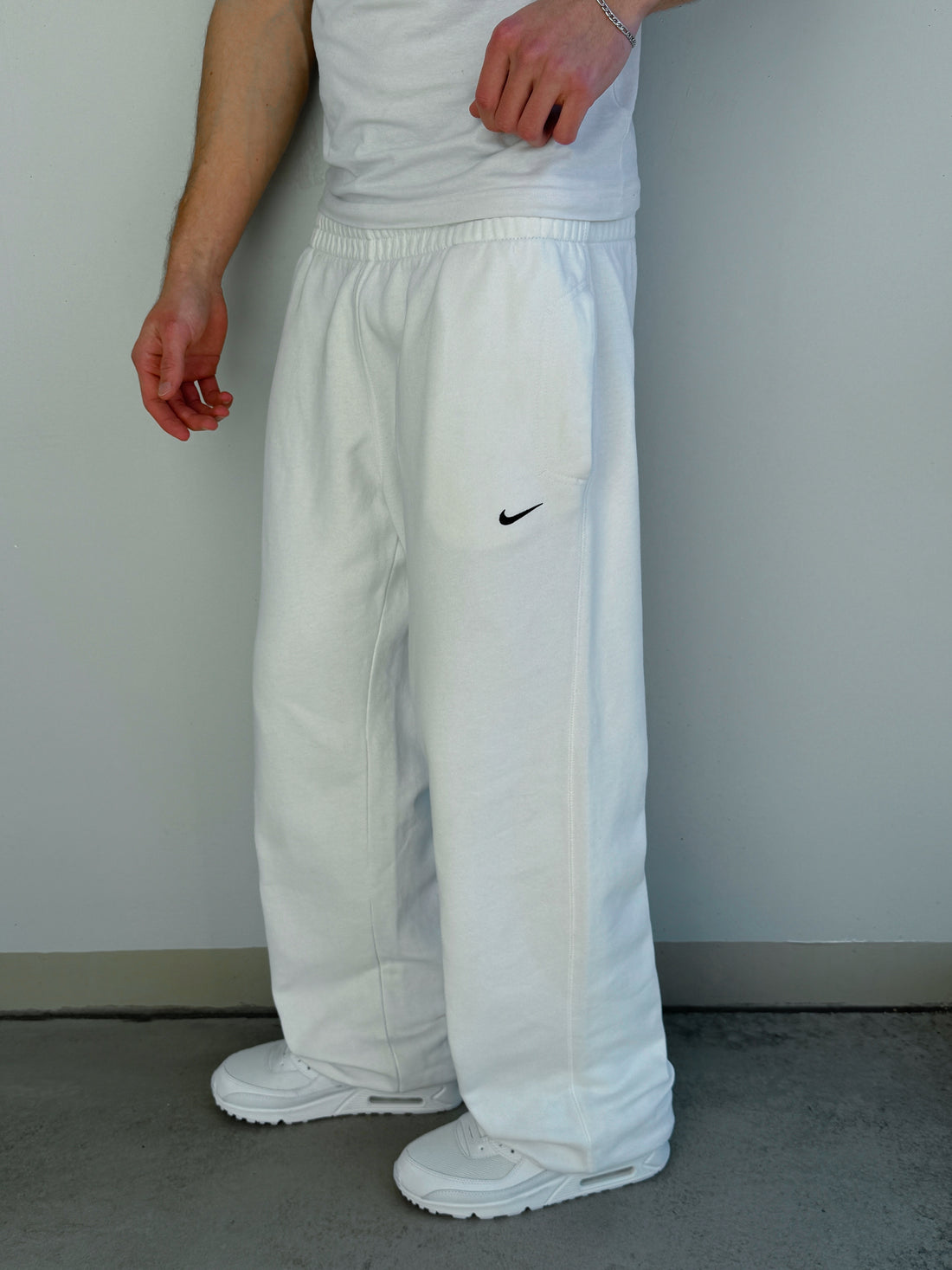 Pantalón Jogger Vintage Nike Blanco (Logo Negro) – Oferta Limitada